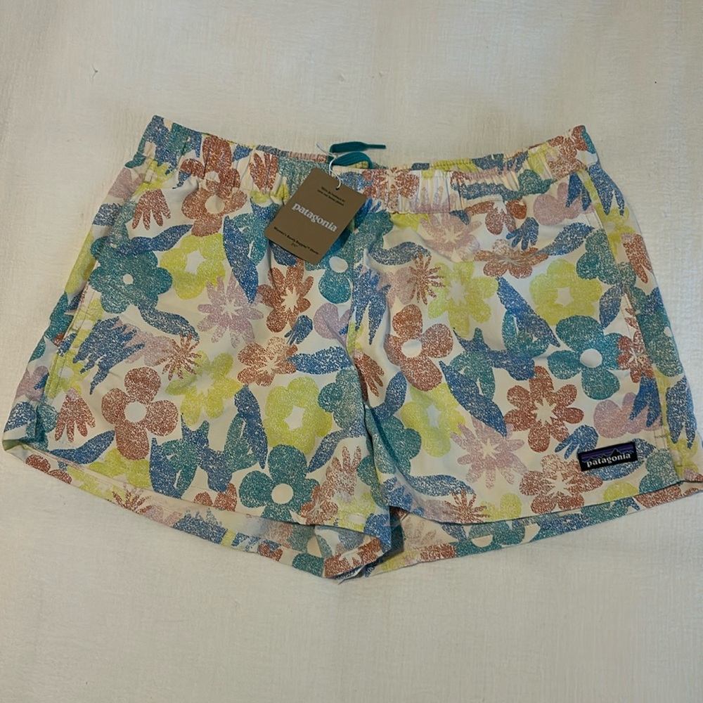 NWT Patagonia Women's Barely Baggies 2 1/2” shorts - Floral